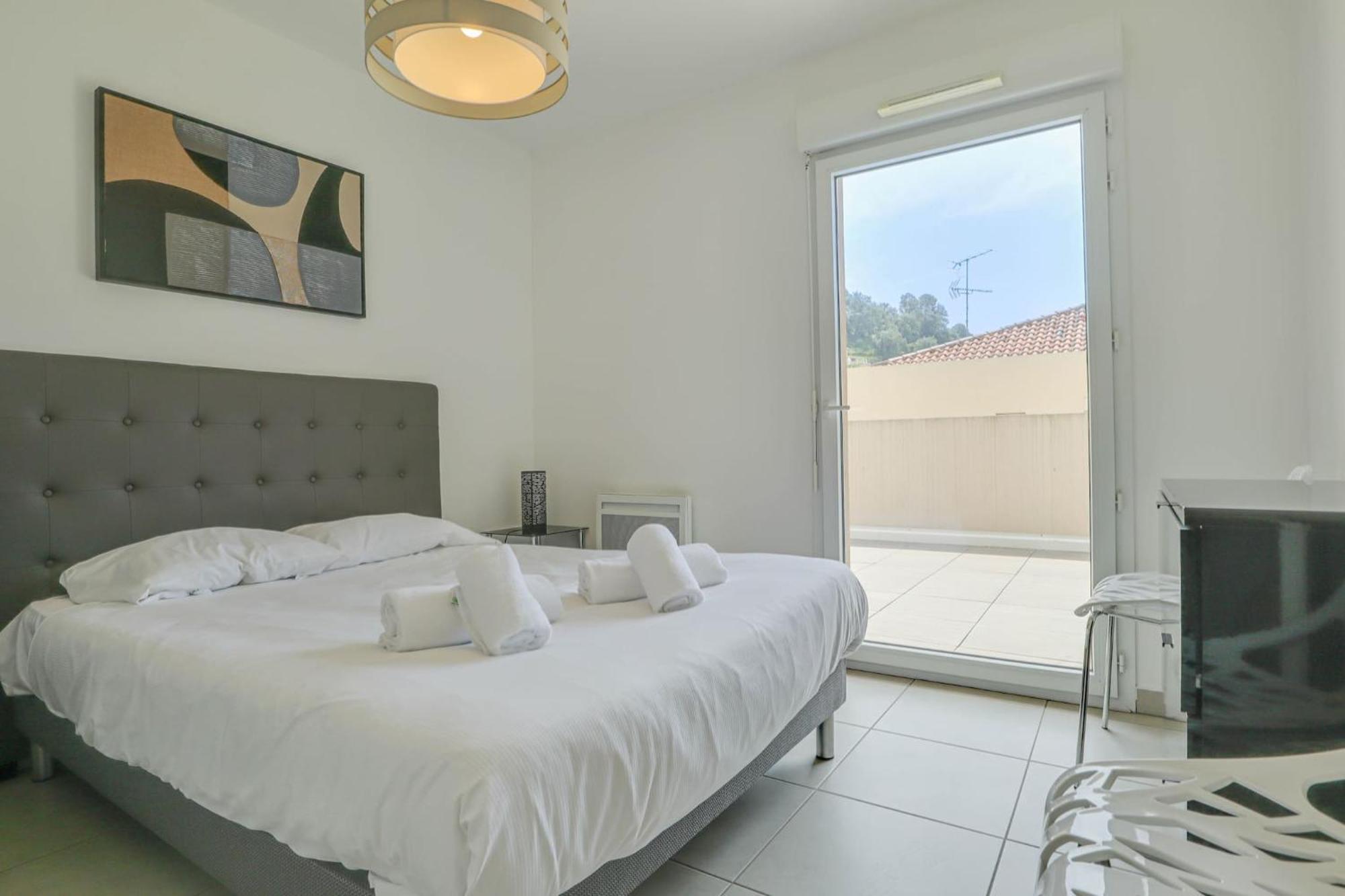 מנטון Spacieux Rooftop Parking, Terrasse Ensoleillee מראה חיצוני תמונה