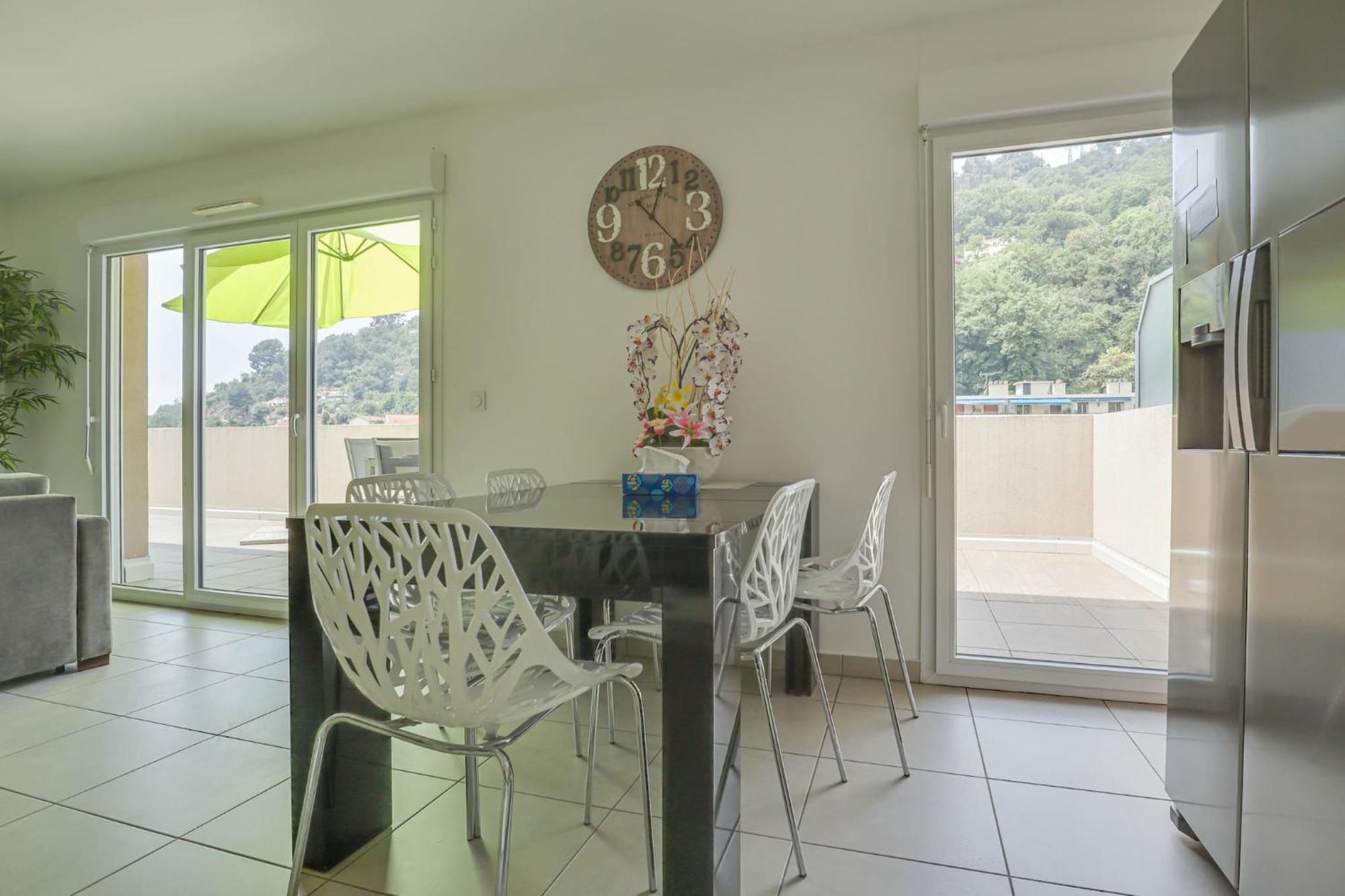 מנטון Spacieux Rooftop Parking, Terrasse Ensoleillee מראה חיצוני תמונה