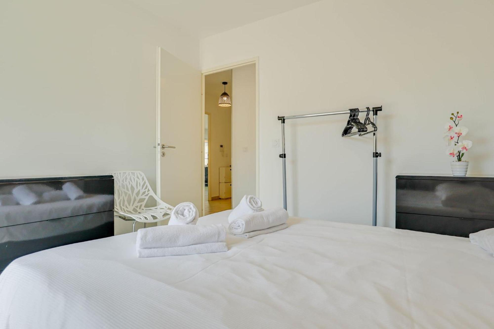 מנטון Spacieux Rooftop Parking, Terrasse Ensoleillee מראה חיצוני תמונה