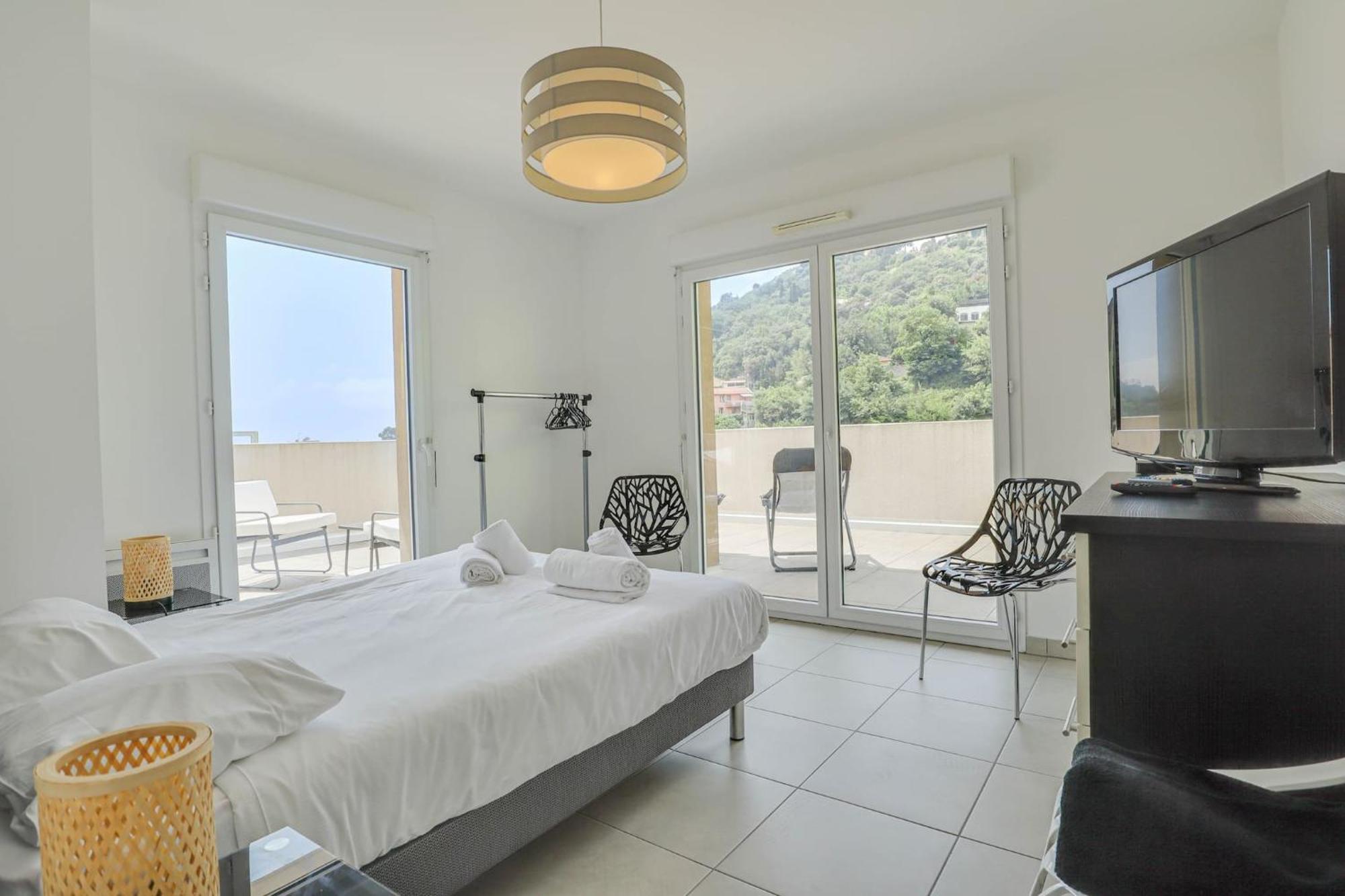 מנטון Spacieux Rooftop Parking, Terrasse Ensoleillee מראה חיצוני תמונה