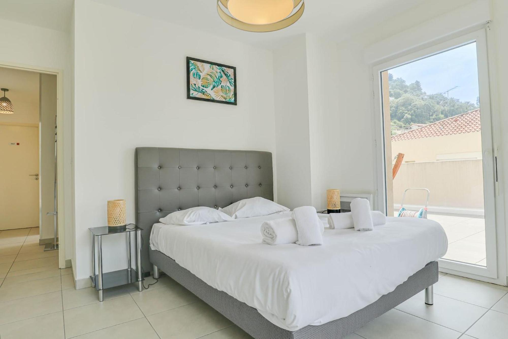 מנטון Spacieux Rooftop Parking, Terrasse Ensoleillee מראה חיצוני תמונה