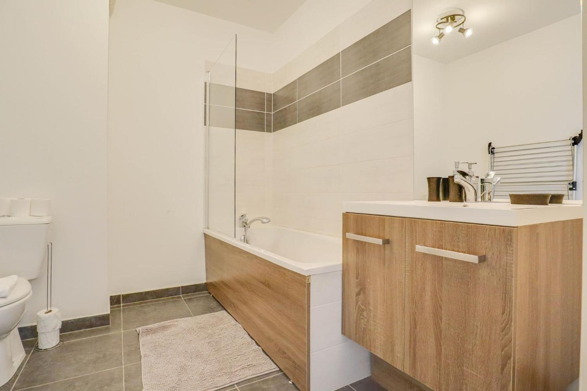 מנטון Spacieux Rooftop Parking, Terrasse Ensoleillee מראה חיצוני תמונה